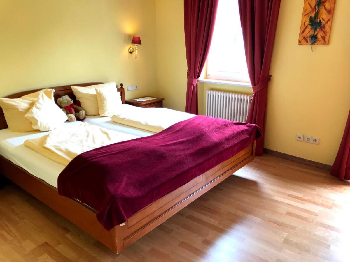 Hotel Garni Wiestor ユーバーリンゲン エクステリア 写真