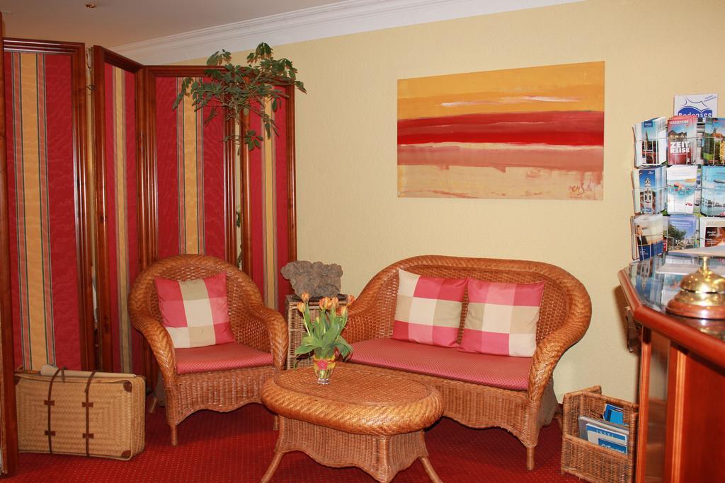 Hotel Garni Wiestor ユーバーリンゲン エクステリア 写真