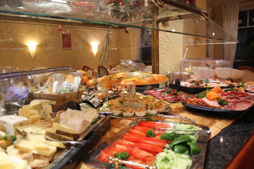 Hotel Garni Wiestor ユーバーリンゲン エクステリア 写真