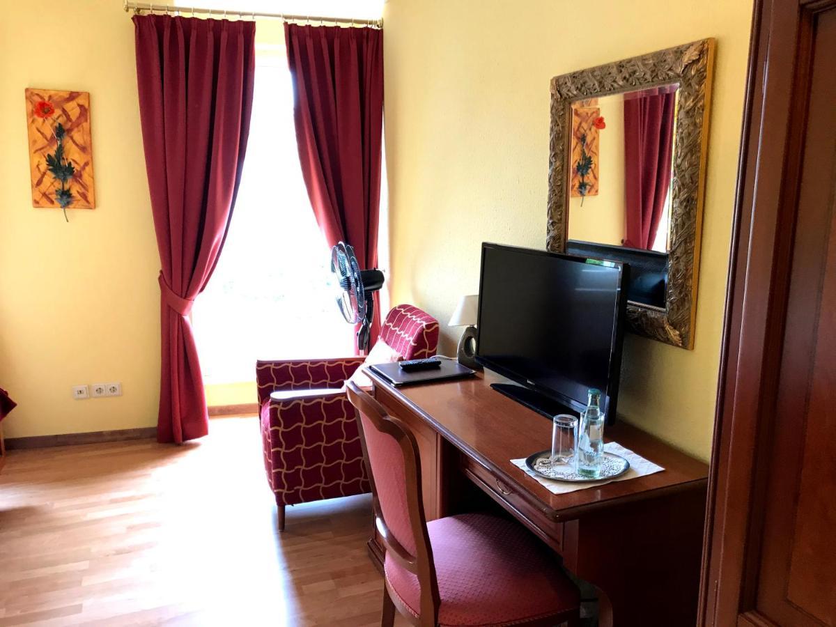 Hotel Garni Wiestor ユーバーリンゲン エクステリア 写真