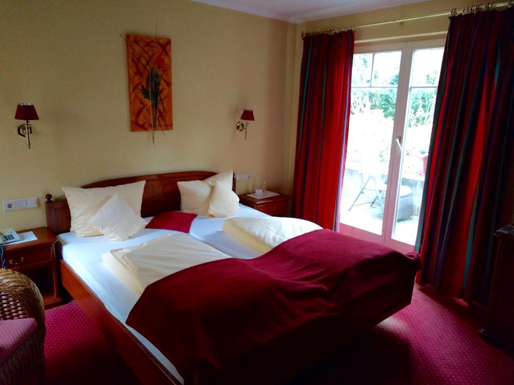 Hotel Garni Wiestor ユーバーリンゲン エクステリア 写真