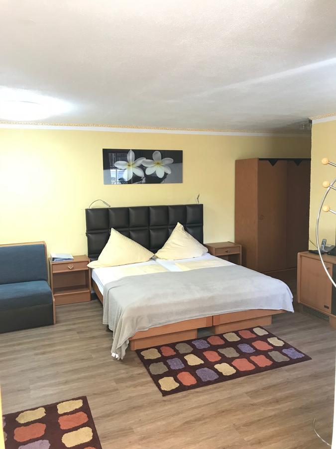Hotel Garni Wiestor ユーバーリンゲン エクステリア 写真