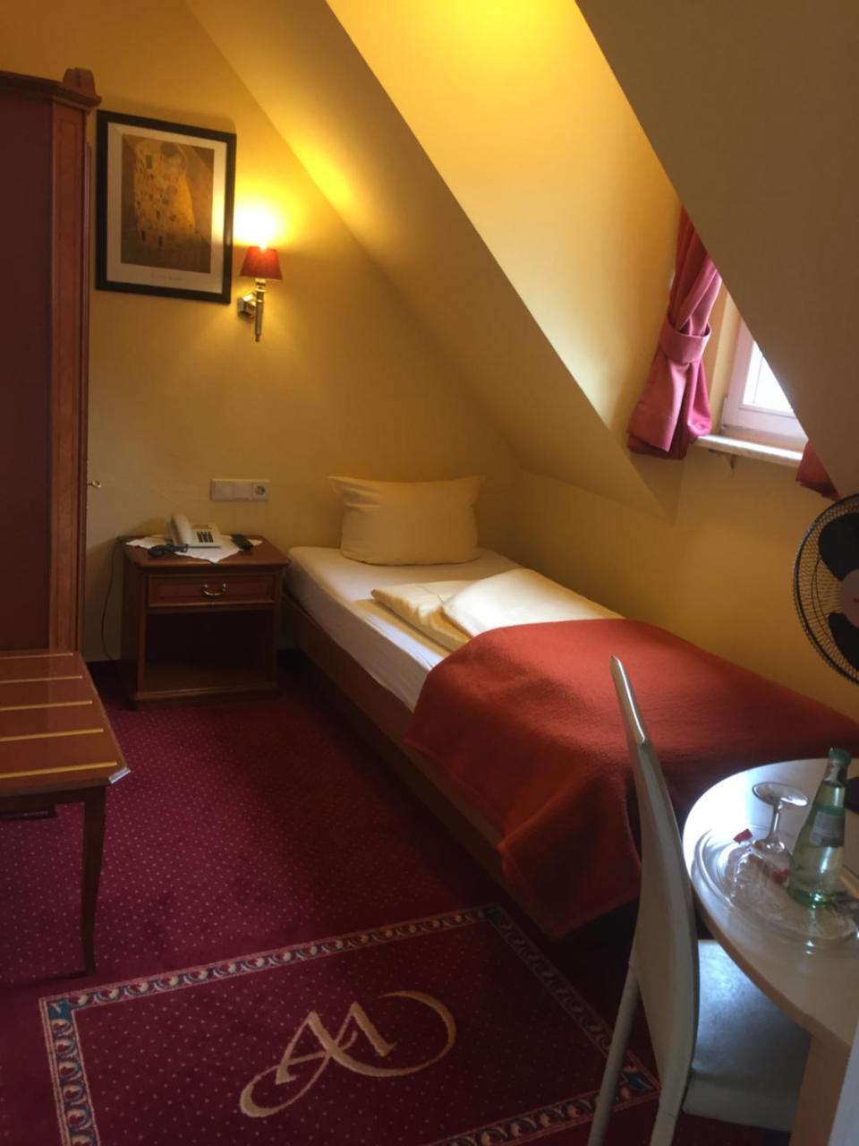 Hotel Garni Wiestor ユーバーリンゲン エクステリア 写真